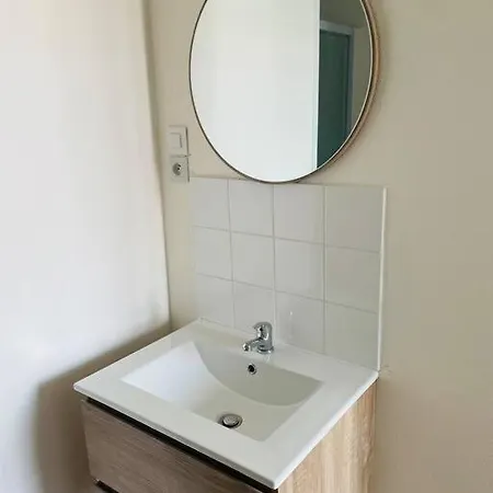 Charles De Gaulle V * كاسْتْرْ